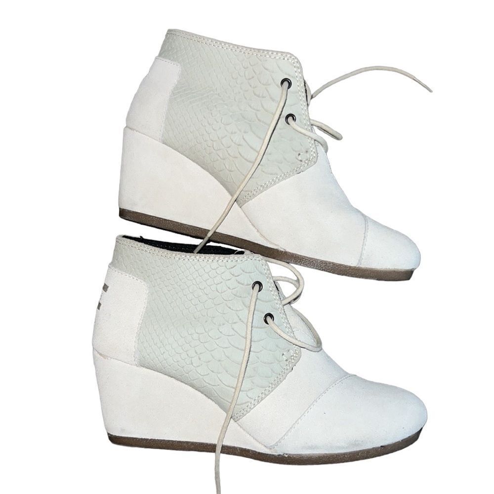 ✨TOM’S Desert Wedged Booties in Snakeskin Print✨